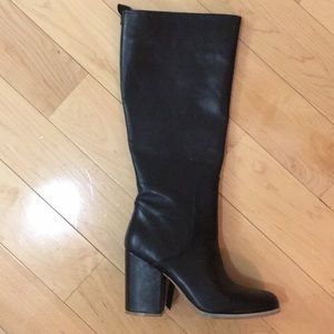 Bill Blass knee-high leather boots in black